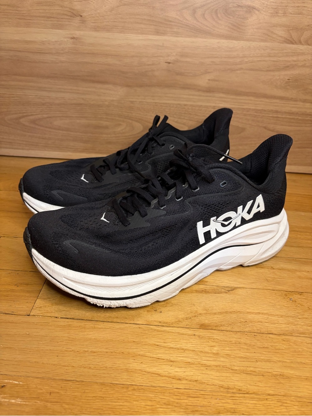 HOKA Clifton 10 Men's Black and White Sneakers - Size 10.5 2E